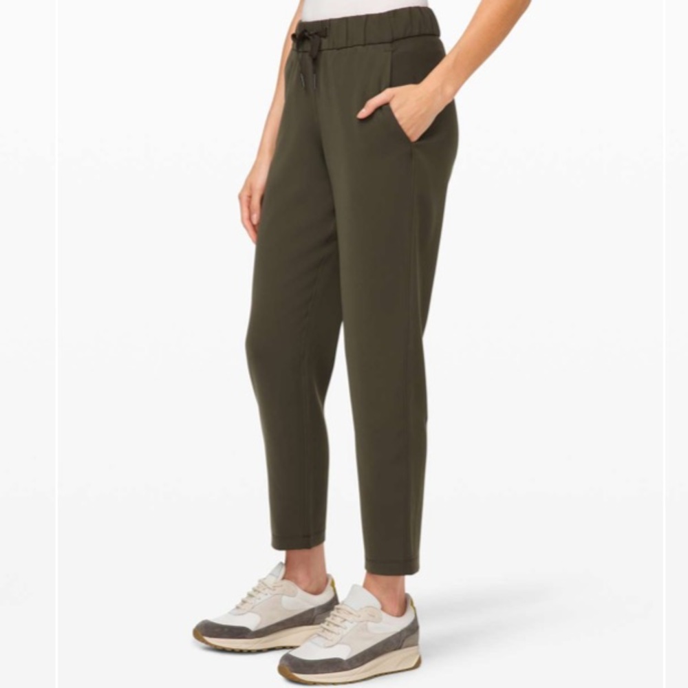 Lululemon On the Fly 7/8 pants - woven, size 10, EUC